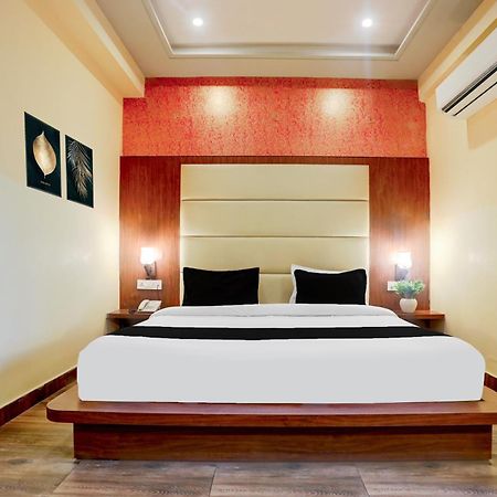 Super Townhouse Oak Pacify Hills Hotell Rājpur Eksteriør bilde