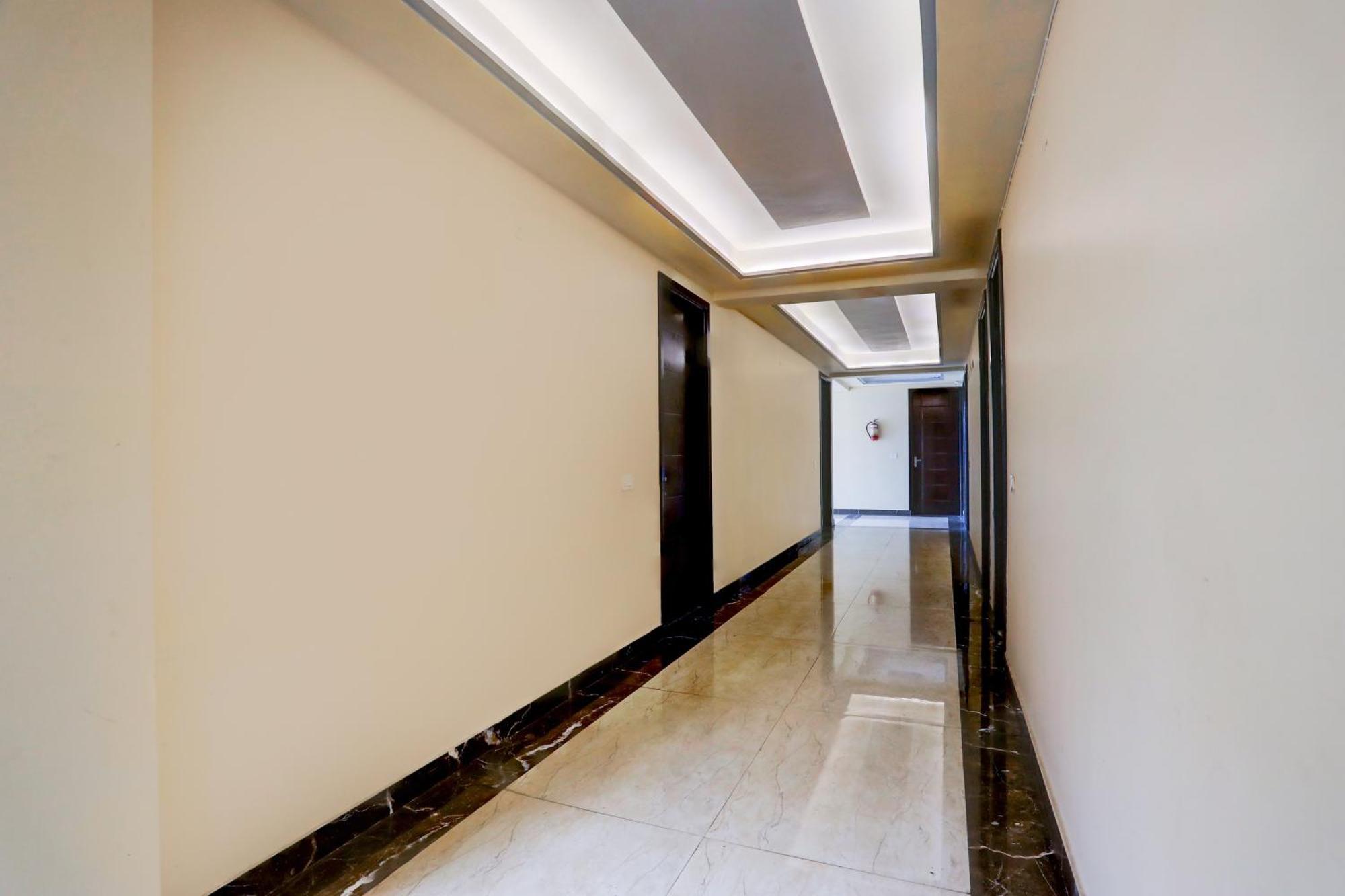 Super Townhouse Oak Pacify Hills Hotell Rājpur Eksteriør bilde