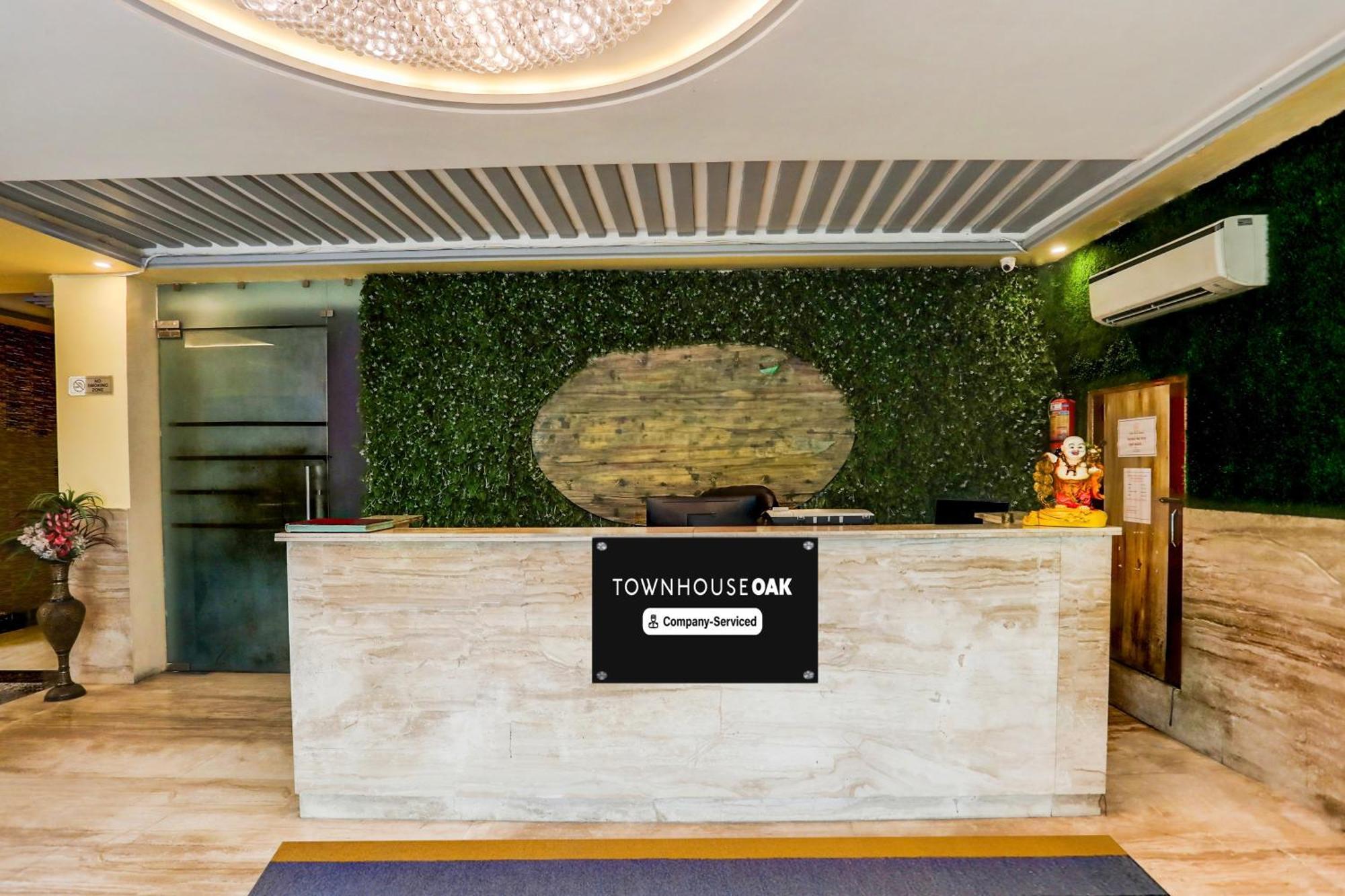 Super Townhouse Oak Pacify Hills Hotell Rājpur Eksteriør bilde