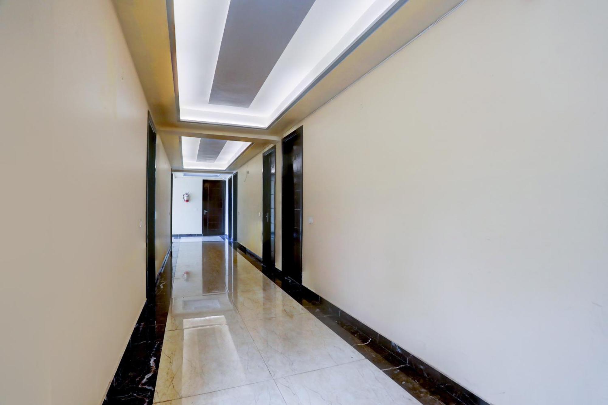 Super Townhouse Oak Pacify Hills Hotell Rājpur Eksteriør bilde