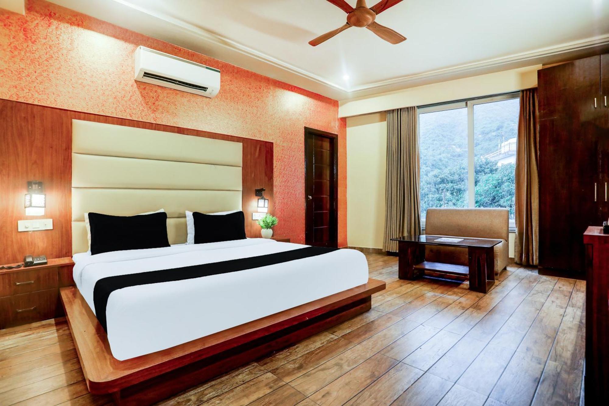 Super Townhouse Oak Pacify Hills Hotell Rājpur Eksteriør bilde